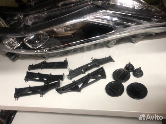 Детали от фары Toyota Harrier ZSU60W