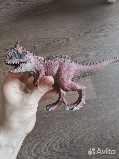 Динозавр карнотавр