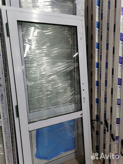 Дверь алюминиевая с порогом