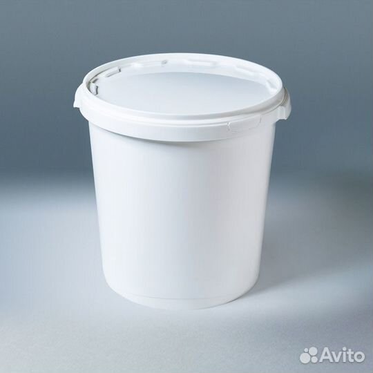 Бак пластиковый с крышкой 32,0 л