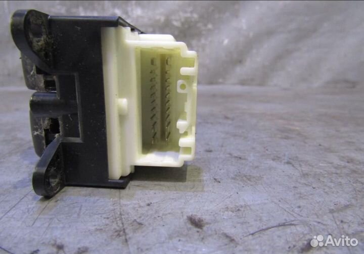 Блок управления стеклоподъемниками Toyota Corolla