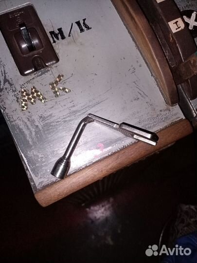 Реверсивная ручка складная с трехгоанным ключом