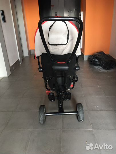 Трехколесный велосипед с ручкой