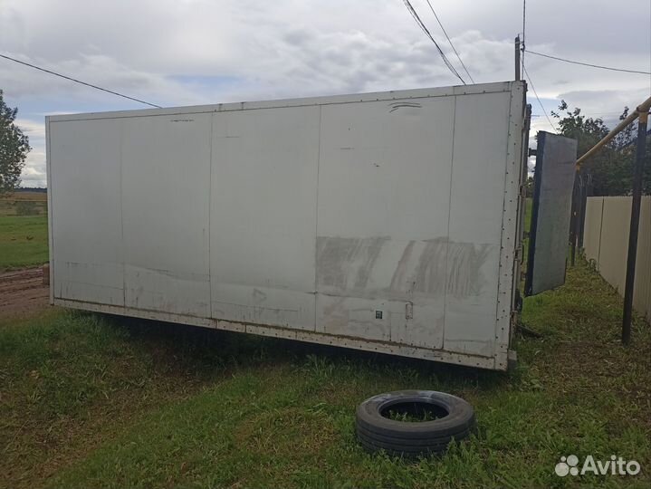 Будка с рефрижератором