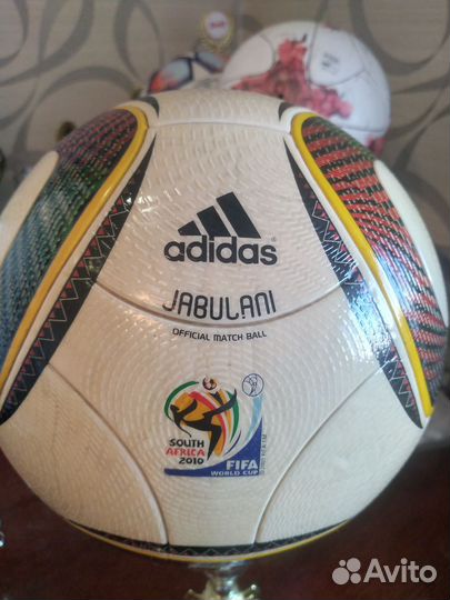 Футбольный мяч adidas jabulani