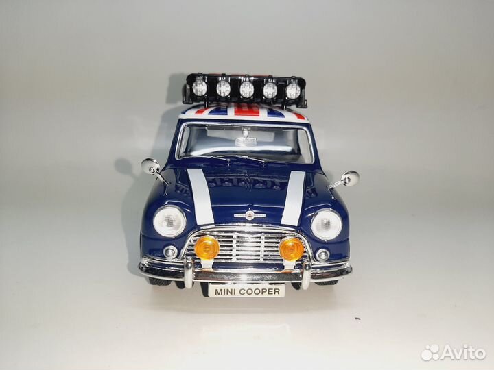 1961-1967 Rover Morris Mini Cooper (MotorMax 1:18)