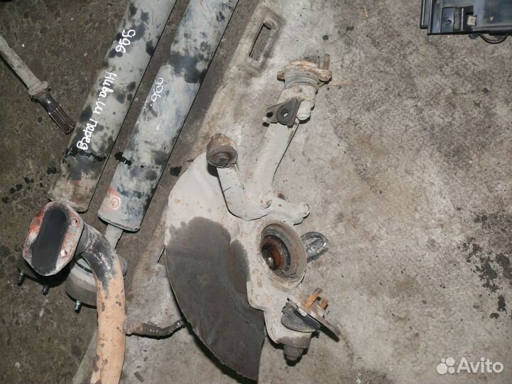 Поворотный кулак лев Chevrolet Niva 2005