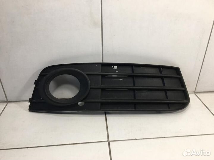 Окантовка противотуманной фары правая Audi А4 В8 8