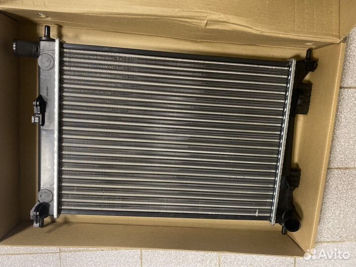 Радиатор охлаждения Kia Rio 3 Hyundai Solaris