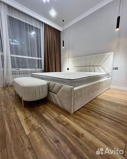 Кровать с мягким изголовьем