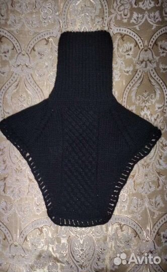 Манишка ручной вязки