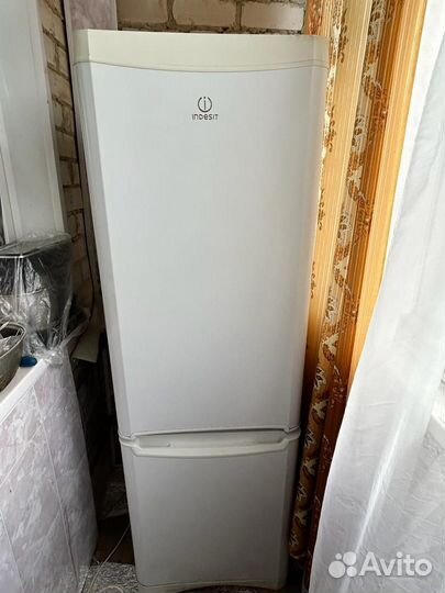 Холодильник бу indesit
