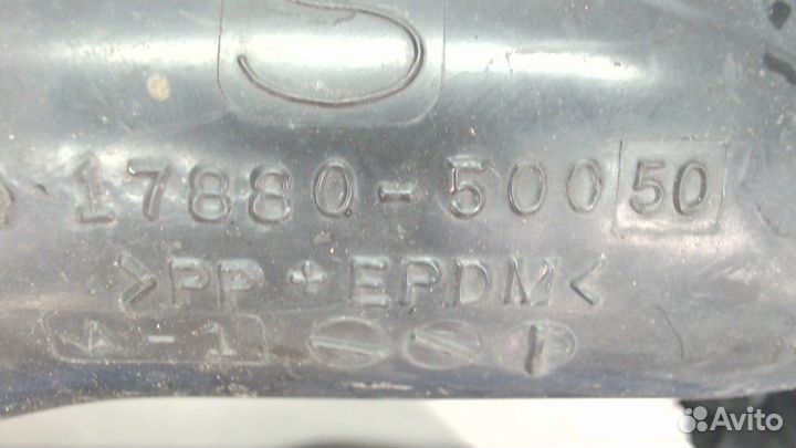 Патрубок воздушного фильтра Toyota Sequoia, 2001