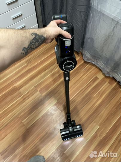 Вертикальный пылесос red