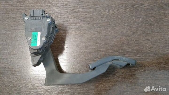 Педаль газа Audi A8 D3 6.0 BHT 2008