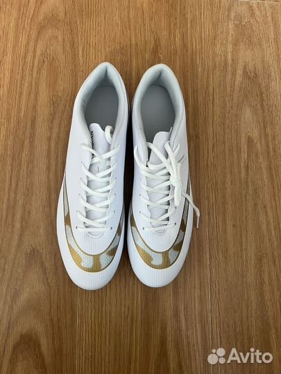 Футбольные бутсы, шиповки