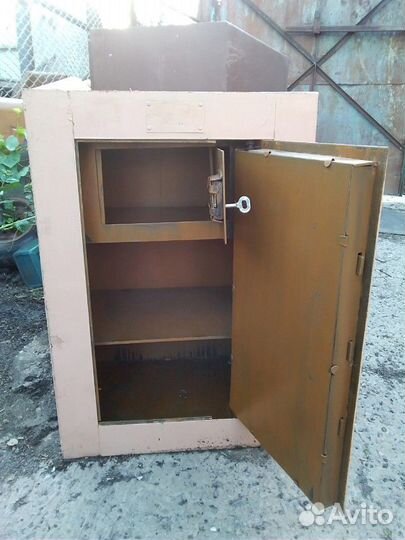 Сейф металлический