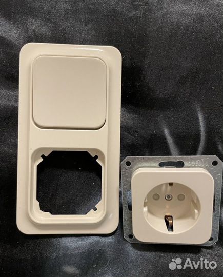 Розетка Makel двойная, блок новые
