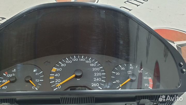 Приборная панель на Mercedes-Benz W202 С240