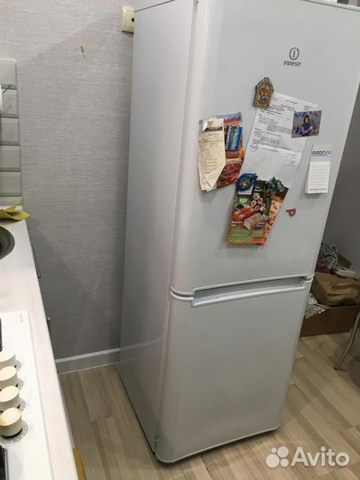 Холодильник indesit
