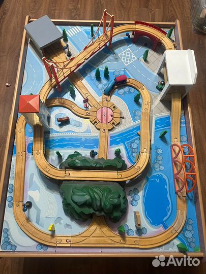 Игровой стол с железной дорогой ELC