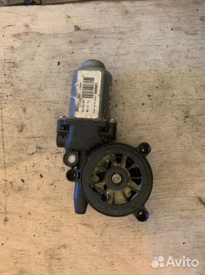 Моторчик стеклоподъемника Almera N16