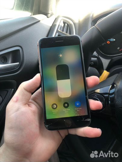 iPhone 8, 64 ГБ