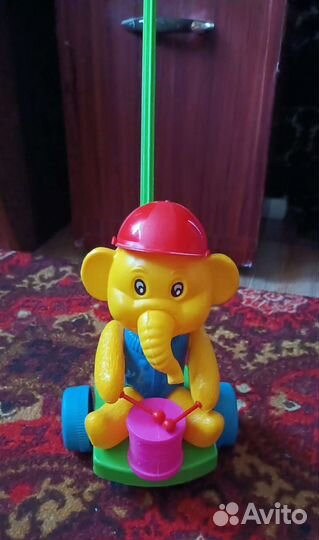 Каталка слон с ручкой