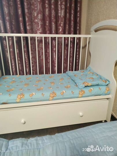 Детская кроватка с продольным маятником