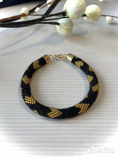 Браслет жгут из бисера