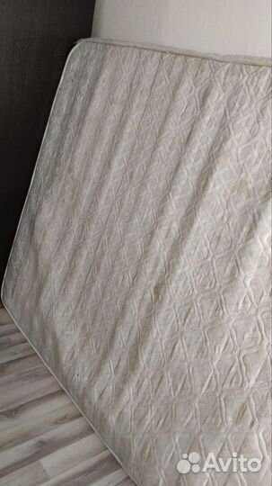 Кровать двухспальная с матрасом