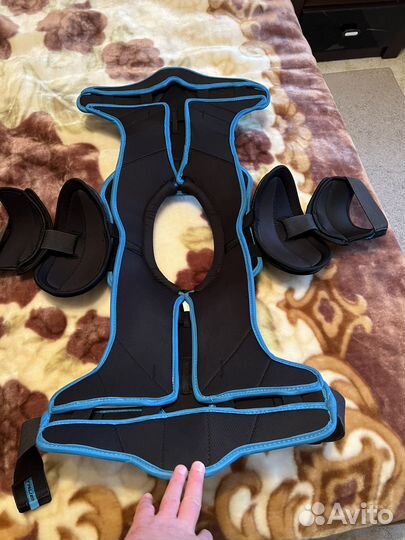 Нагрудник хоккейный true AX7