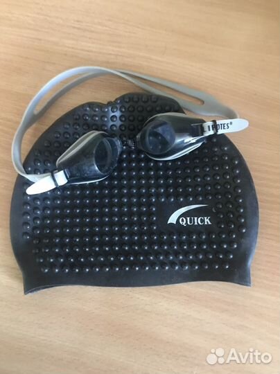 Шапочка и очки для плаванья