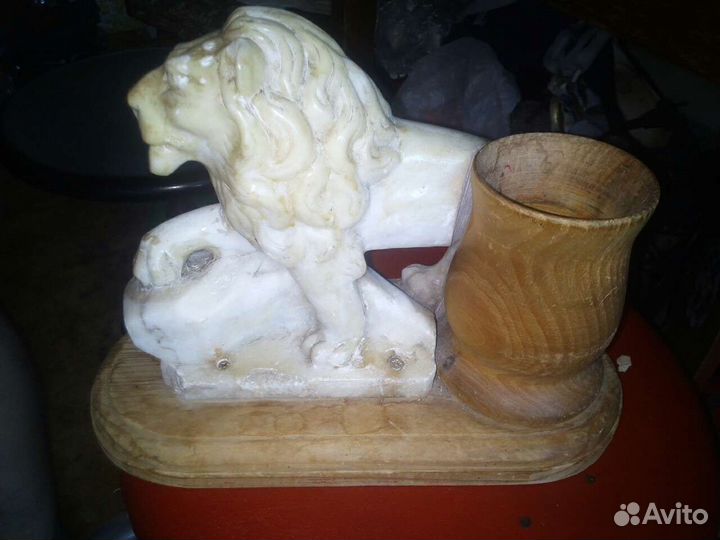 Карандашница каменный лев