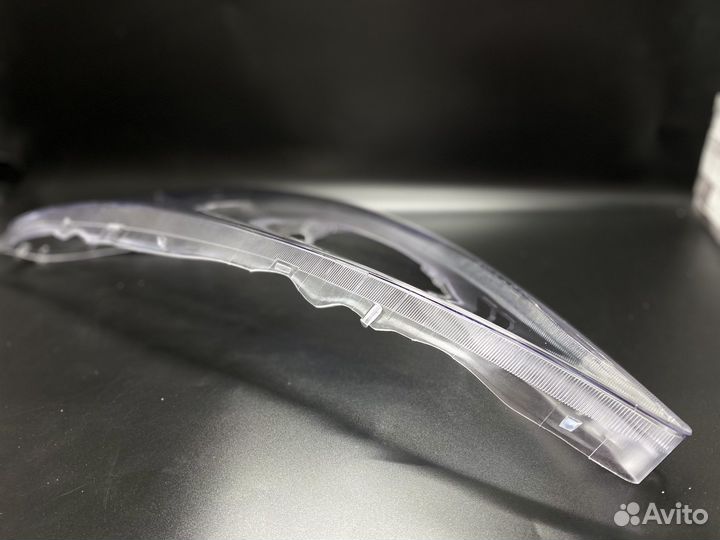 Стекло фары Toyota Estima II (2000-2003гг.)