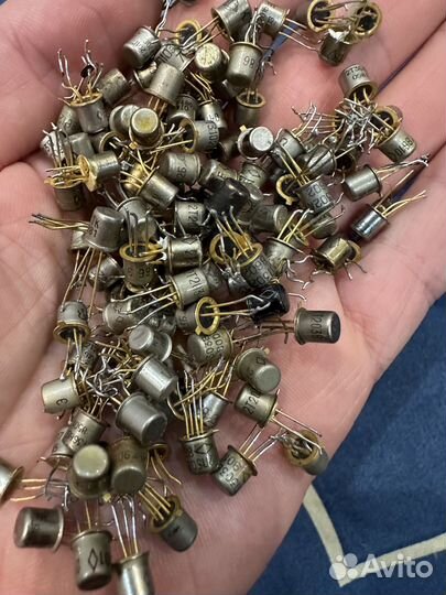 Транзисторы кт,кп,2Т 201,203 жёлтые 143 шт