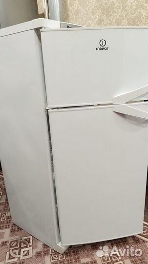 Холодильник Indesit ST145.028
