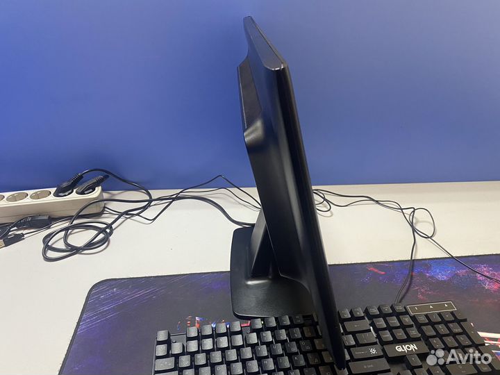 Монитор HP 22