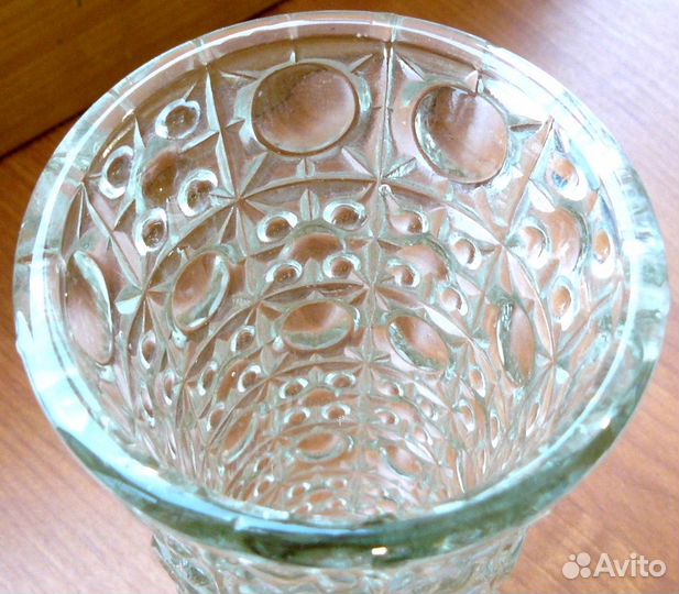 Стеклянная ваза с клеймом