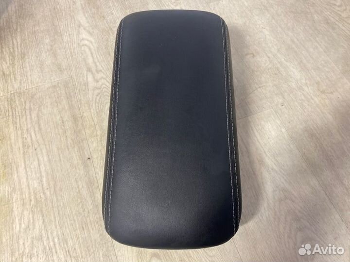 Подлокотник передний Mitsubishi Outlander 3 GF
