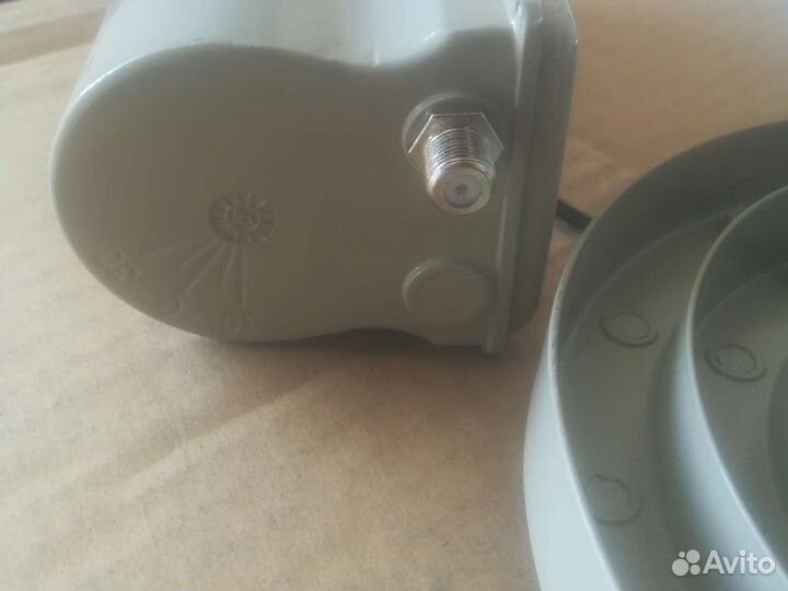 Прямофокусная спутниковая антенна конвертер