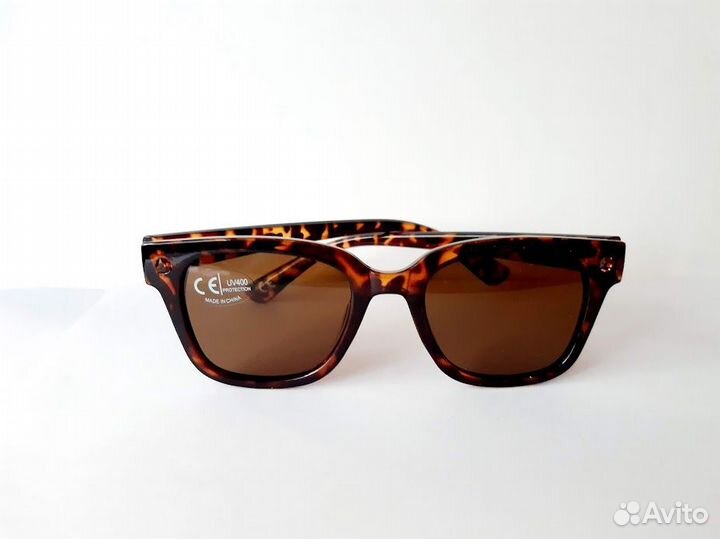 Очки солнцезащитные в футляре новые