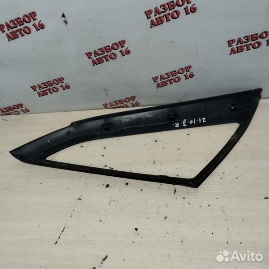 Задняя правая наружная накладка форточки ваз 2110