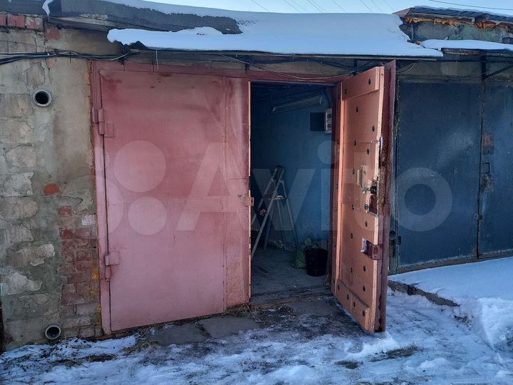 Машиноместо, > 30 м²