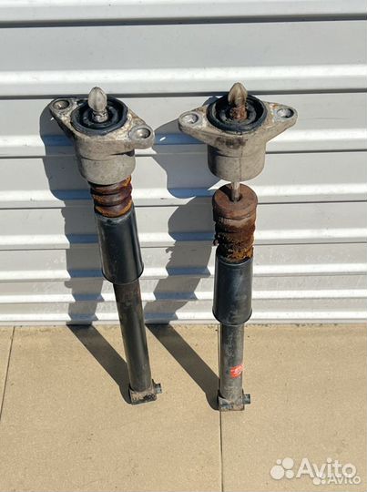 Стойка (амортизатор) задняя Volkswagen Passat B5