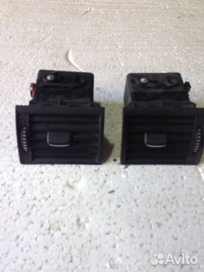 Дефлекторы без хрома в салон на Ауди А8 Д3