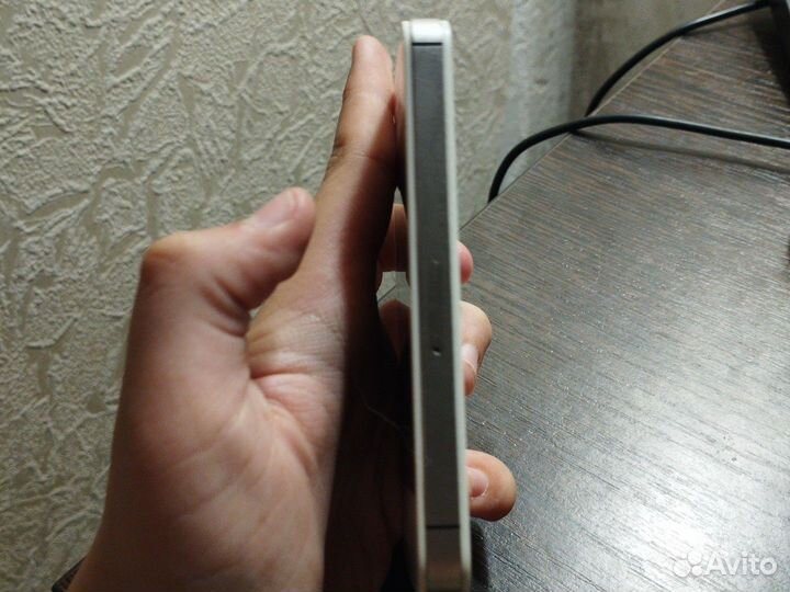 iPhone 4S, 16 ГБ