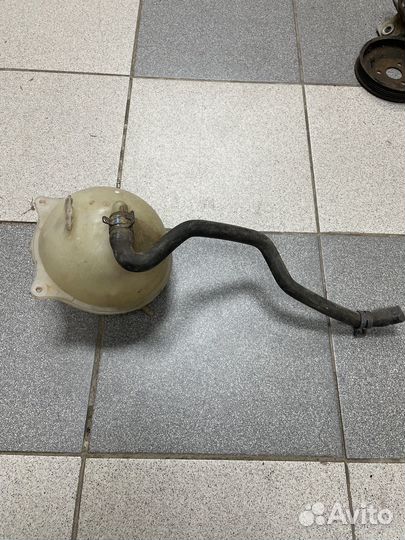 Расширительный бачок Vw Passat B3, Golf 2/3/4