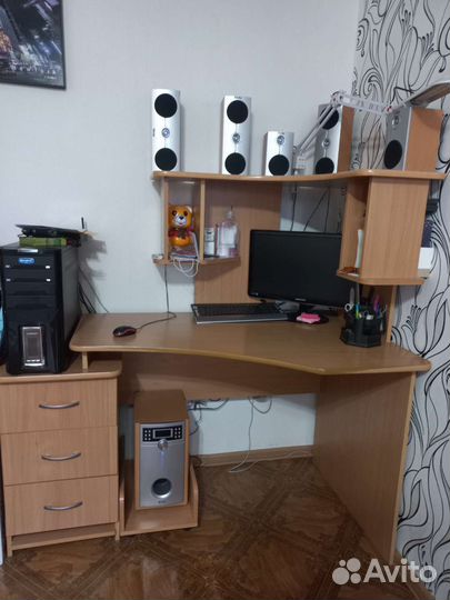 Компьютерный стол