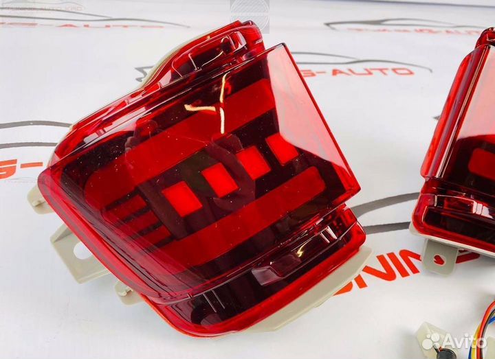 Катафоты в задний бампер Toyota LC 200 тюнинг